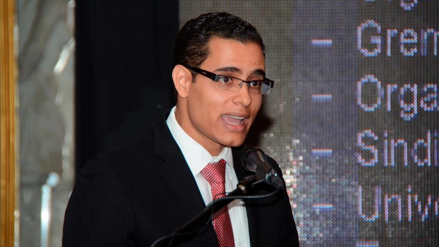 Ariel Jiménez explica a  Ceara Hatton por qué el acuerdo con Barrick Gold es como una deuda