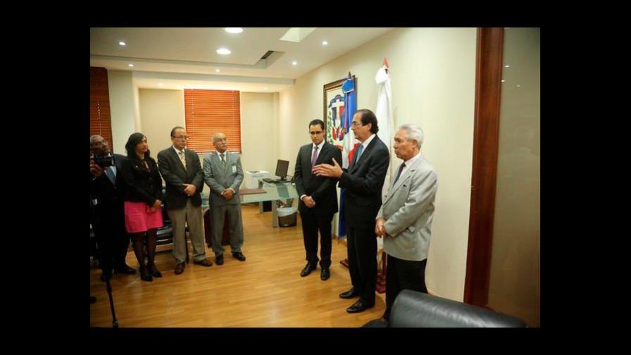 Montalvo posesiona al nuevo ministro de Economía Juan Jiménez Montalvo posesiona al nuevo ministro de Economía Juan Jiménez