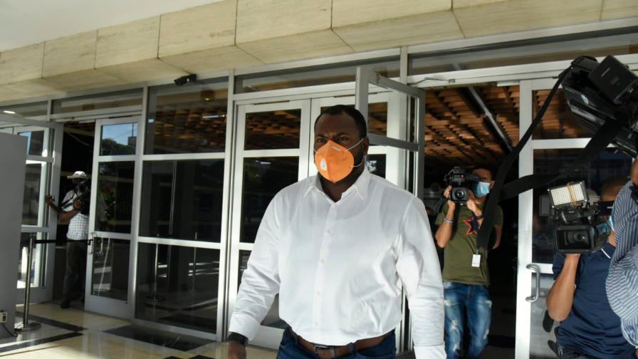 Tras interrogatorio, exesposo de Kinsberly desconoce si será sometido