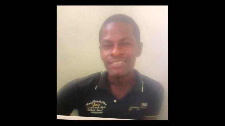 Un año de prisión a hombre acusado de quemar vivos a una pareja en Los Mina