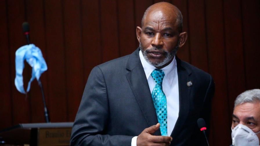 Diputado expresa su “preocupación” por renuncias y cancelaciones en Salud Pública