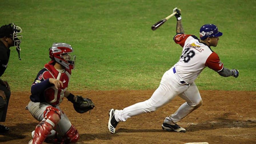 Fernández guía triunfo de Tiburones en Venezuela; Mayos ganan en México Fernández guía triunfo de Tiburones en Venezuela; Mayos ganan en México