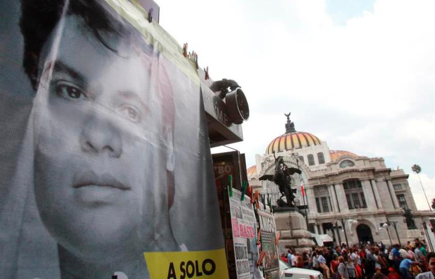 A 30 años del revolucionario disco en Bellas Artes, Juan Gabriel “vive”