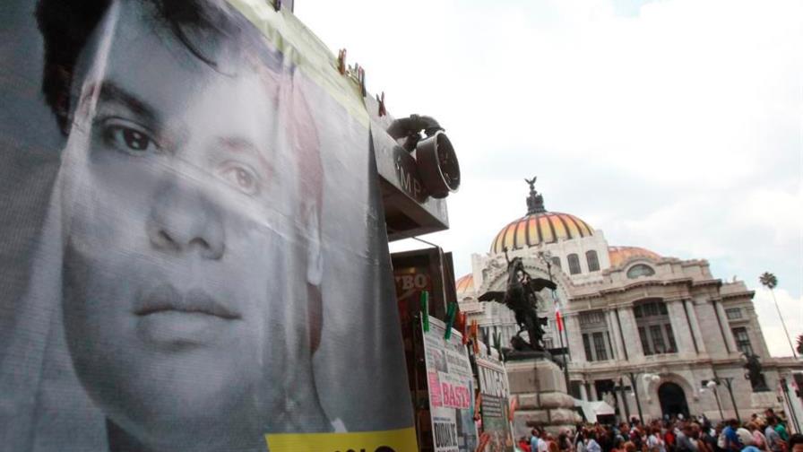 A 30 años del revolucionario disco en Bellas Artes, Juan Gabriel “vive”