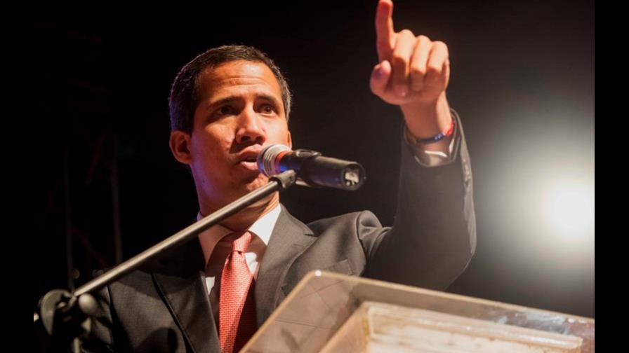 Guaidó y su esposa denuncian amenazas del régimen que les impiden salir