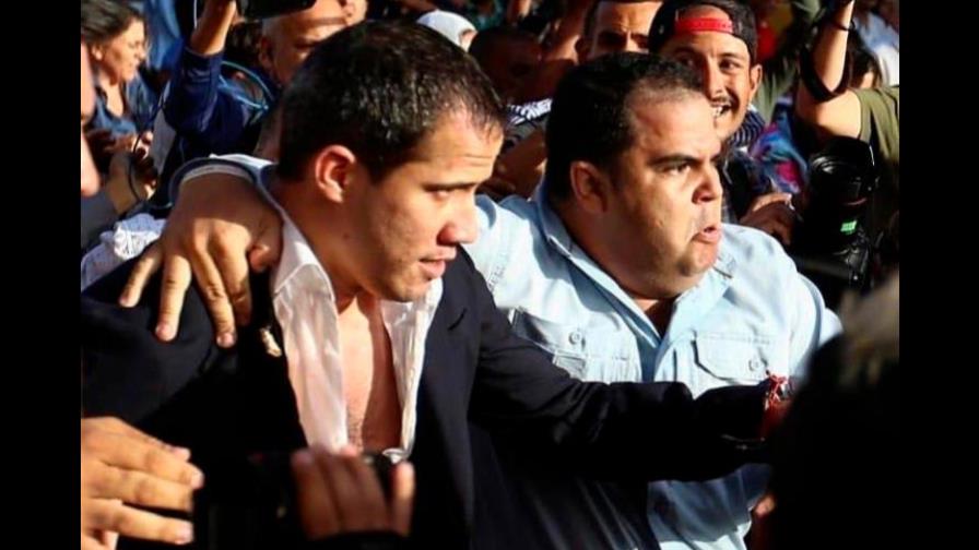 Guaidó es recibido con una paliza del Gobierno al aterrizar en Caracas Guaidó es recibido con una paliza del Gobierno al aterrizar en Caracas