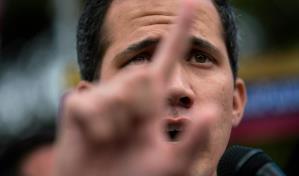 Guaidó es reelegido como presidente del Parlamento en una sesión paralela