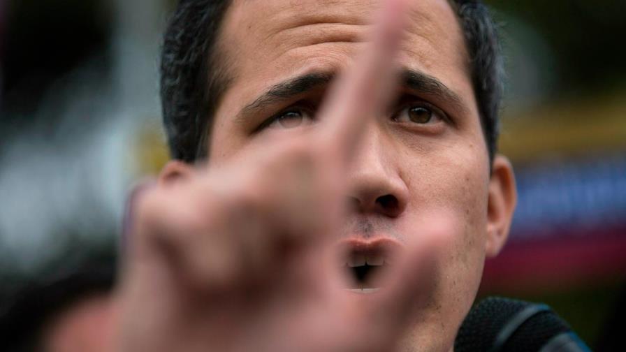 Guaidó es reelegido como presidente del Parlamento en una sesión paralela