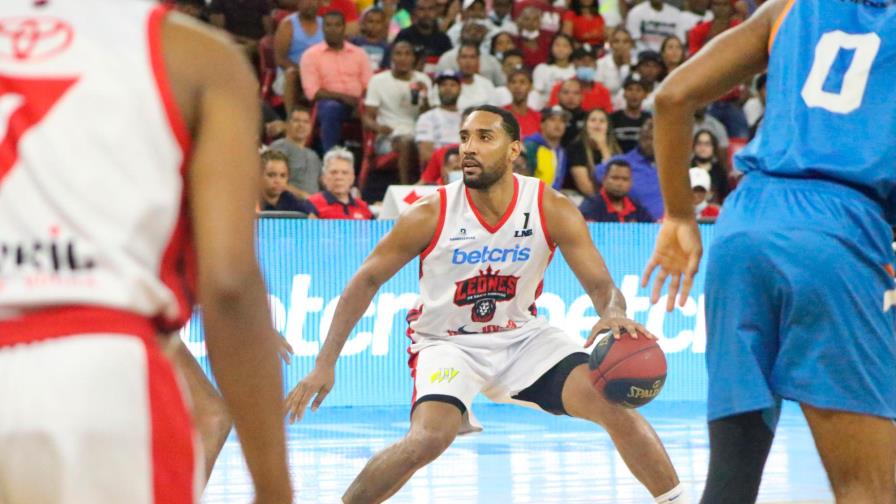 Leones igualan serie final con triunfo en tiempo extra ante Titanes Leones igualan serie final con triunfo en tiempo extra ante Titanes