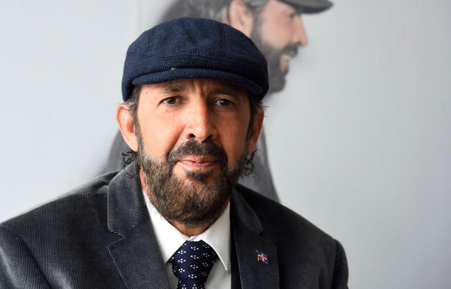 Juan Luis Guerra recibe las felicitaciones por su cumpleaños