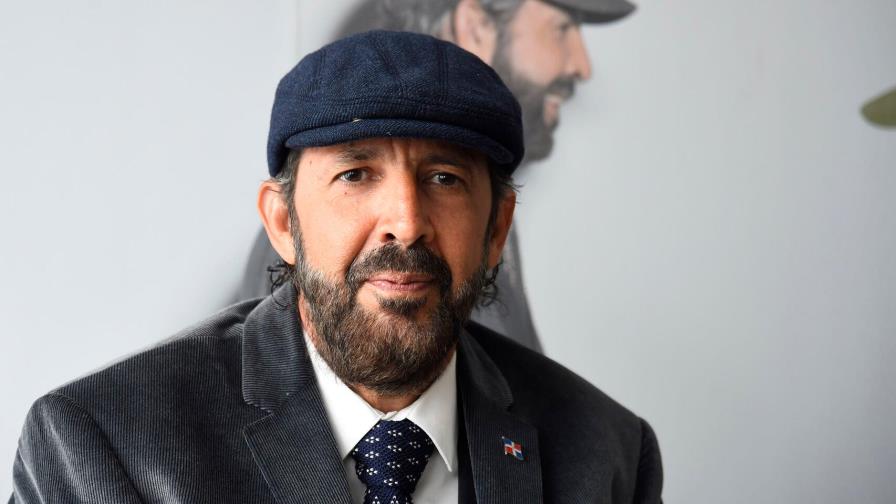 Juan Luis Guerra recibe las felicitaciones por su cumpleaños