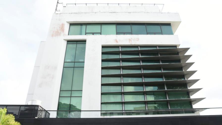 Gonzalo pasará de su oficina política en Los Prados a su centro de cómputos privado en Blue Mall