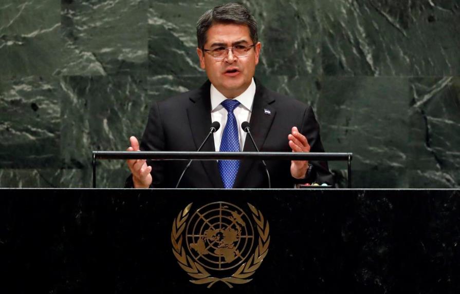 Presidente hondureño dice que juicio que lo vincula a narco no lo distraerá