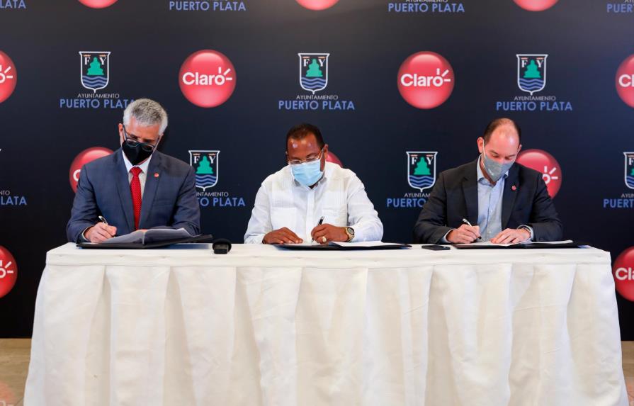 Claro y Ayuntamiento Puerto Plata firman acuerdo para desplegar fibra óptica 