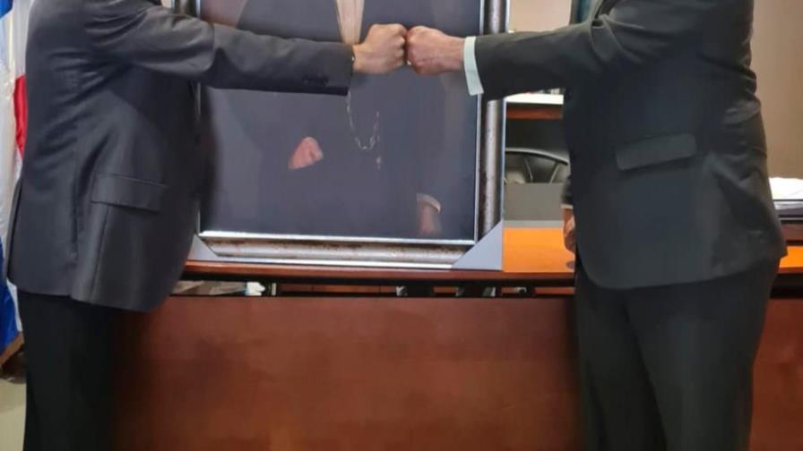 Regalo al Instituto Duartiano