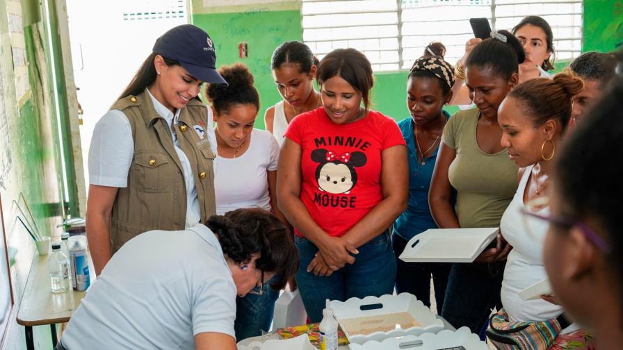 Judith Cury lleva oportunidades educativas a 587 mujeres en tres provincias del país