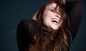 Judith Owen presenta Here and now, un proyecto de humor y m&uacute;sica