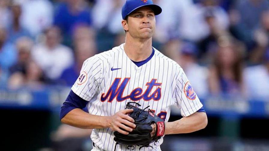 DeGrom retrasa comenzar a lanzar en prácticas otras dos semanas