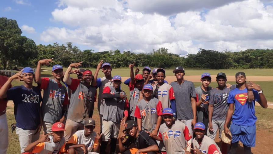 Academias HPP y LF Martínez avanzan a la final en torneo béisbol 
