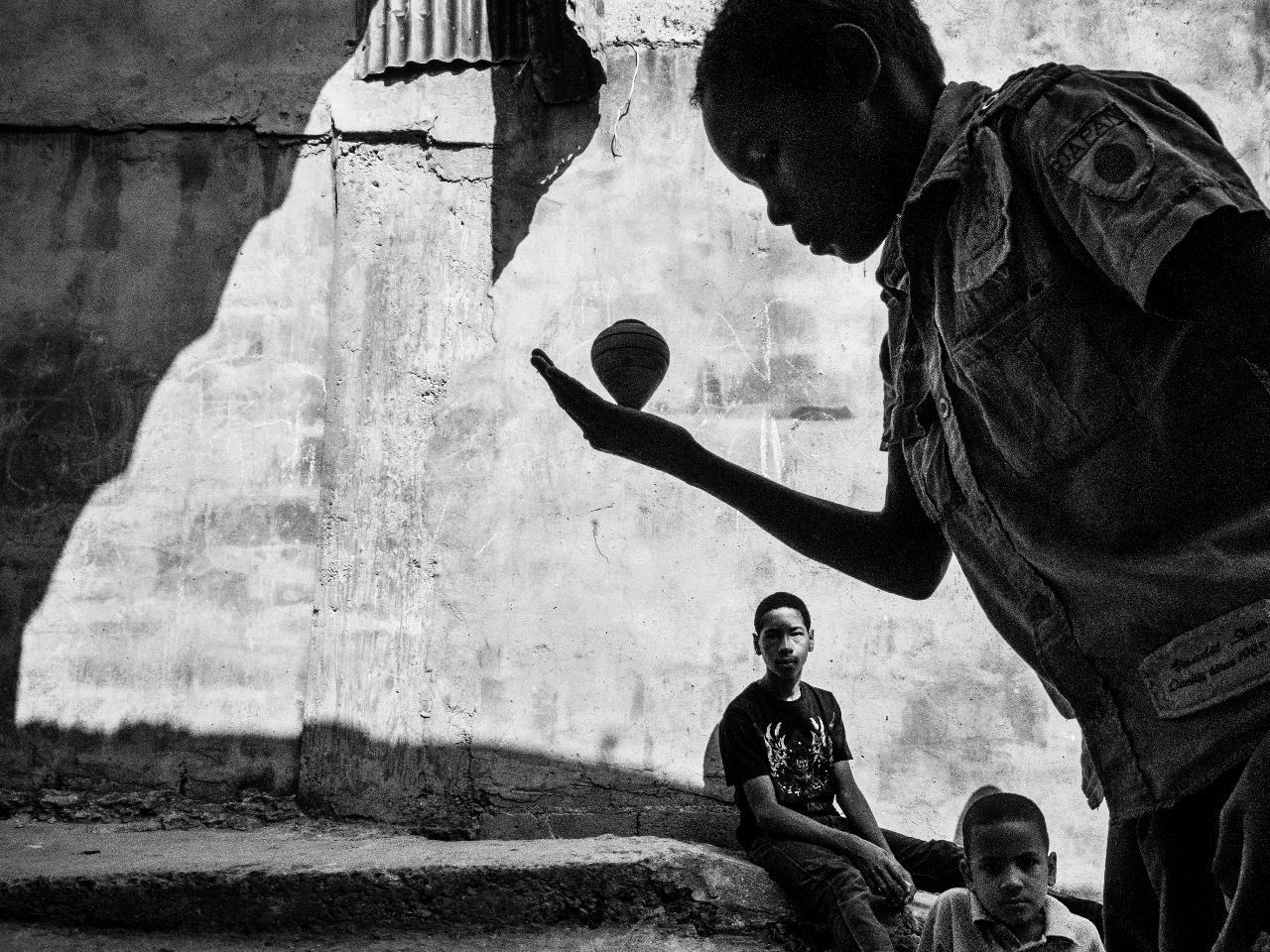 “Jugando”, imagen ganadora del primer lugar en Premios Funglode.