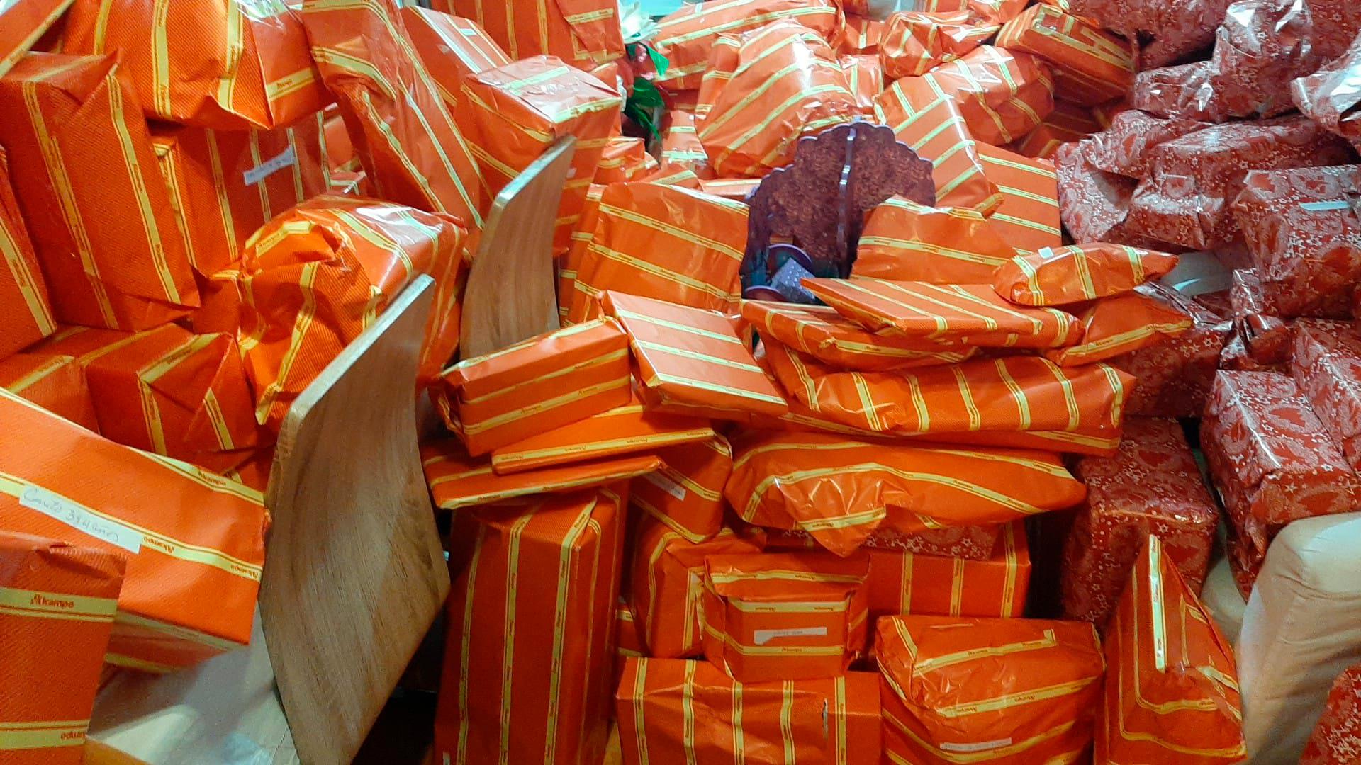 Más de 1,000 hogares de dominicanos y de otras nacionalidades residentes en Madrid, España, han recibido regalos, indicaron los representantes.