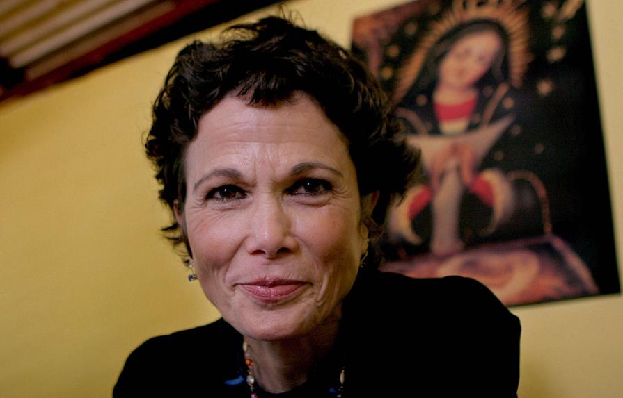 Escritora Julia Álvarez recibe reconocimiento de universidad de Florida