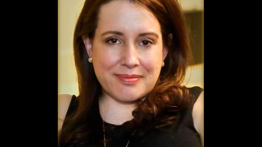 Mueren el padre y la hermana de la autora de los libros “Bridgerton”