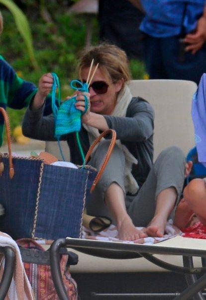 Julia Roberts teje porque le libera de la tensión y los nervios.