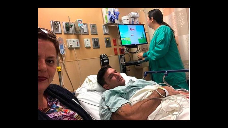 Operan a Julian Gil por hernia