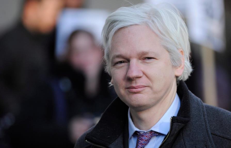 Julian Assange se salva de una