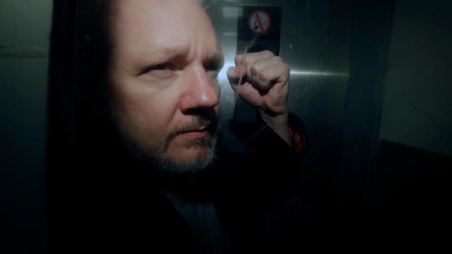 Excónsul ecuatoriano en Londres: “siempre sospechamos” del espionaje a Assange