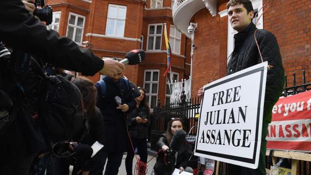 ¿Quién es Julian Assange?