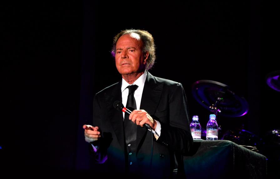 Julio Iglesias enfrenta demanda de paternidad el 4 de julio