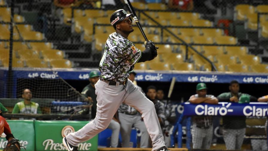 Estrellas le cortan la magia en casa al Escogido