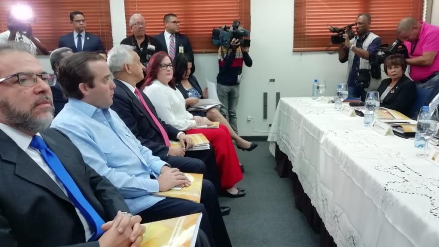 La Junta Central Electoral debate con los partidos la logística de las elecciones