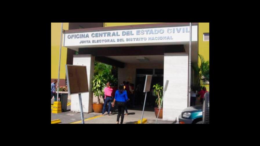 En 24 horas, cambian dos veces al secretario de la Junta Electoral del Distrito Nacional En 24 horas, cambian dos veces al secretario de la Junta Electoral del Distrito Nacional