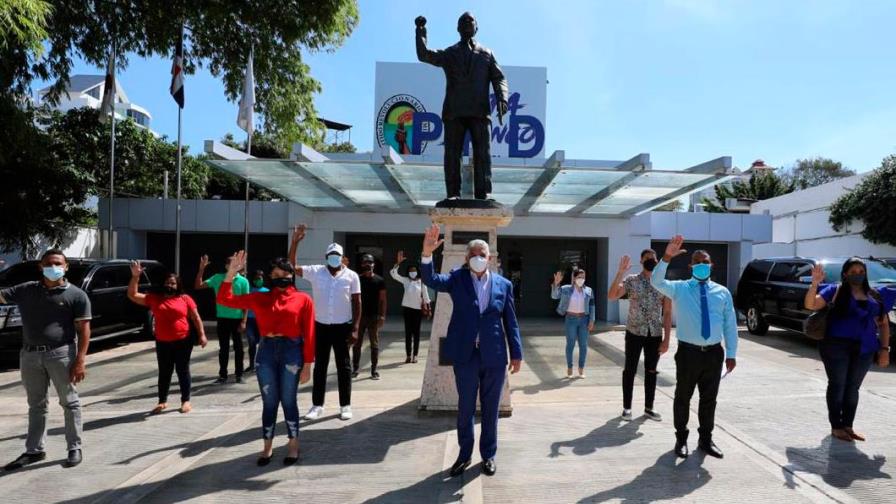 PRD juramenta exdirigentes del BIS y de tres movimientos 