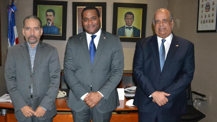 Juan Pablo Uribe toma posesión en Efemérides Patrias