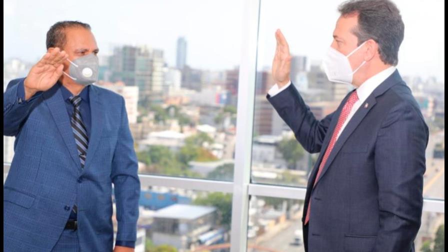 Titular de Industria y Comercio juramenta viceministro de Fomento a las Mipymes