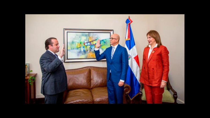 Juramentan a Homero Figueroa como director de Estrategia y Comunicación Gubernamental