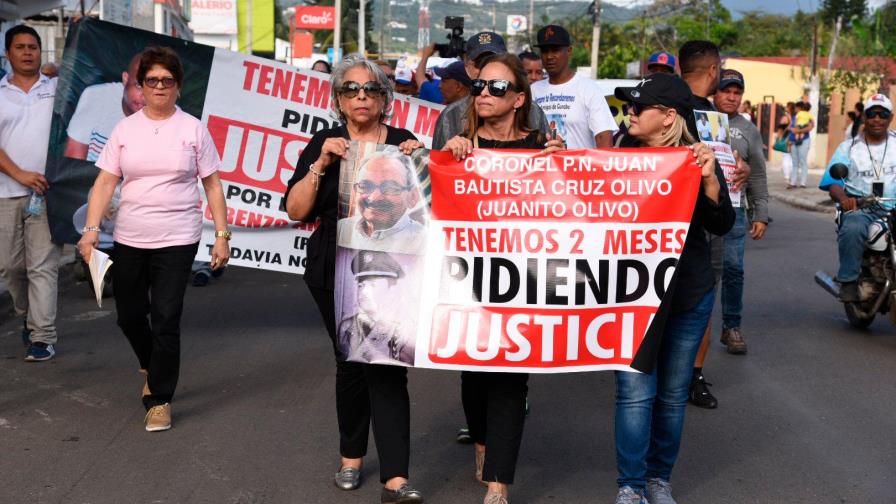 Exigen justicia por asesinatos de coronel y mensajero en Santiago 