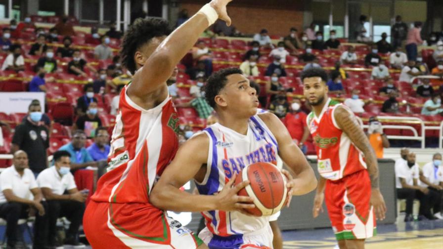 San Lázaro comienza triunfal en la apertura del torneo distrital