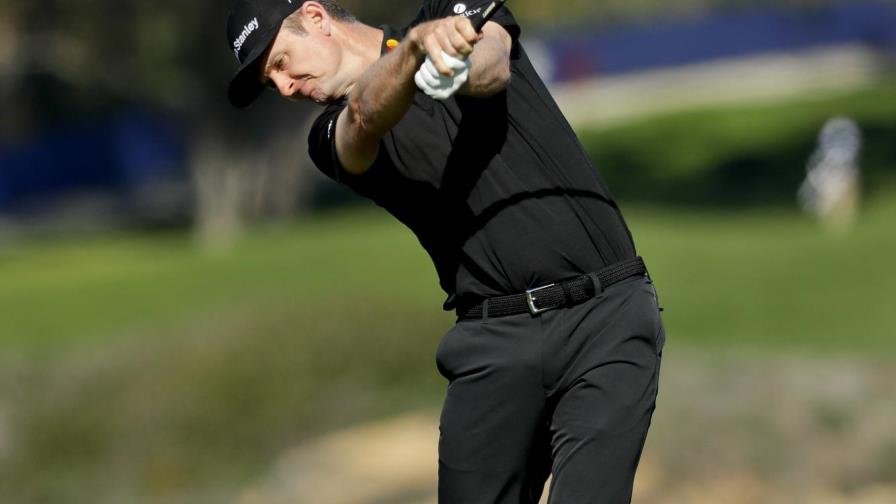 Rose saca ventaja de tres golpes en Torrey y Tiger se atasca Rose saca ventaja de tres golpes en Torrey y Tiger se atasca