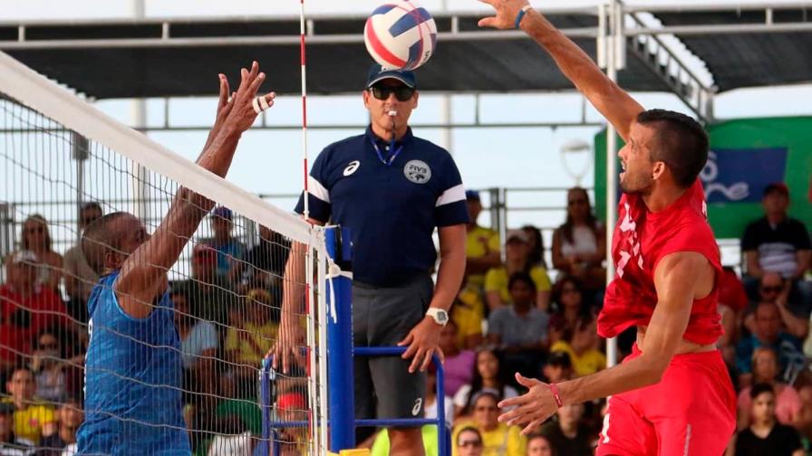 Juvenal Collado, árbitro dominicano, destaca en el Tour Mundial de Voleibol de Playa Juvenal Collado, árbitro dominicano, destaca en el Tour Mundial de Voleibol de Playa