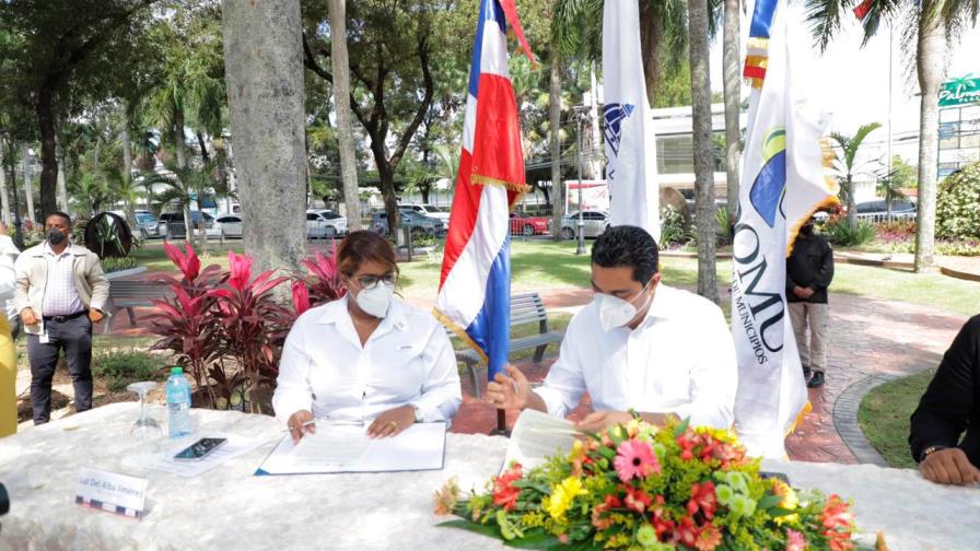 Ministerio de la Juventud, Fedomu y UERS acuerdan impulsar políticas para la juventud