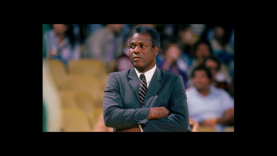 Fallece K.C. Jones, legendario jugador de la NBA
K.C. Jones tenía 88 años. Fallece K.C. Jones, legendario jugador de la NBA
K.C. Jones tenía 88 años.