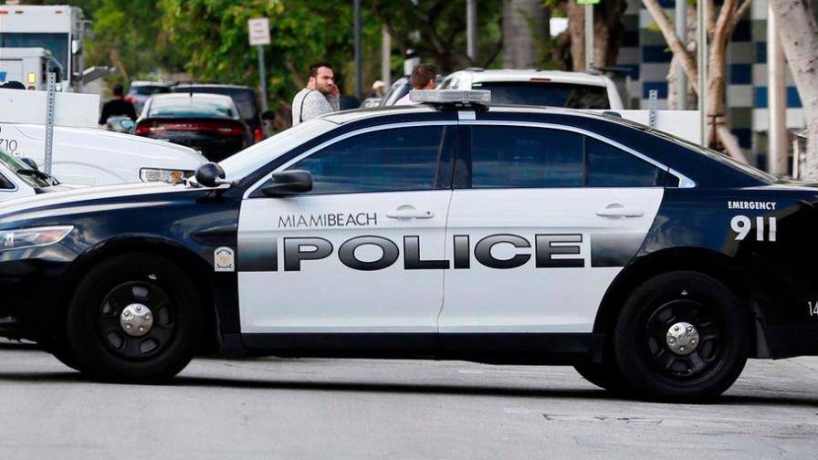 Policía de Miami culpa a agentes de la desaparición de 25 rifles AR-15