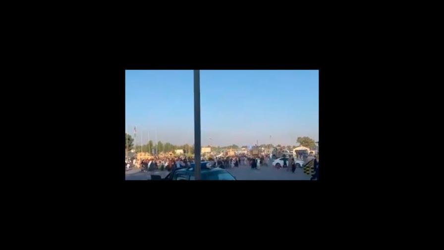 EE.UU. culmina el traslado al aeropuerto de Kabul del personal de su embajada