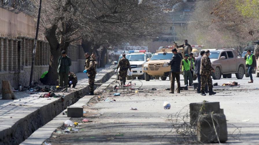 Al menos 50 muertos y 72 heridos por atentado en un salón de bodas de Kabul Al menos 50 muertos y 72 heridos por atentado en un salón de bodas de Kabul