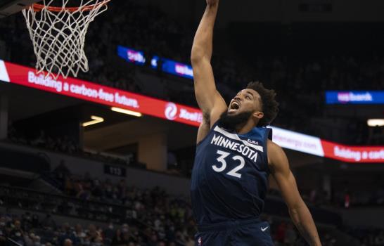 Karl-Anthony Towns lidera triunfo de Wolves ante Rockets